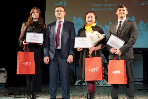 В Театре на Литейном перед 8 Марта отметили самых успешных женщин-предпринимателей из Ленобласти